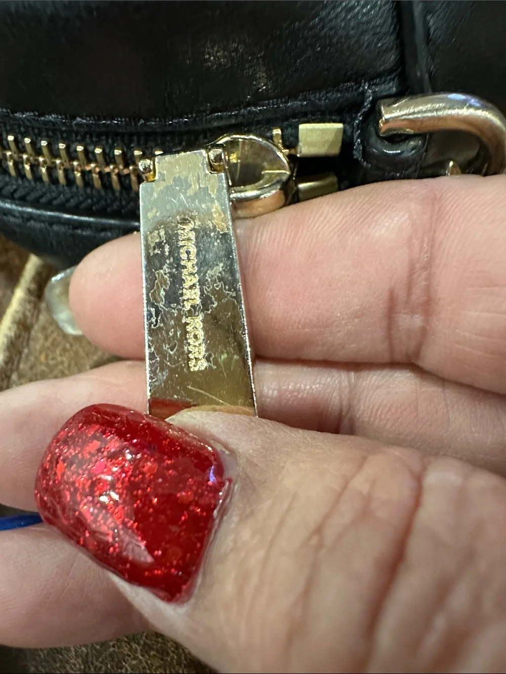 MICHAEL KORS  Jet Set Medium Quilted Camera Bag
